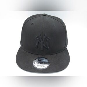 New York Yankees Basic Black on Black Snapback Hat